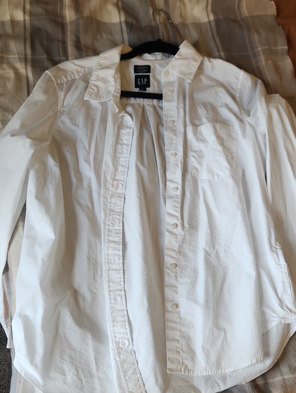 GAP White Button-Down Shirt - Classic Style